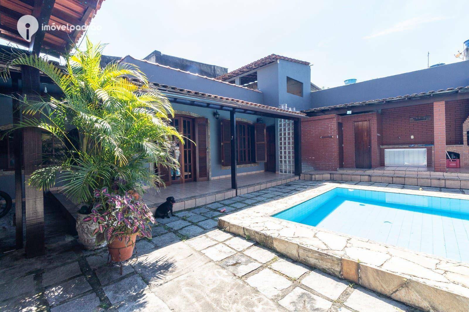 Casa à venda com 4 quartos, 320m² - Foto 2