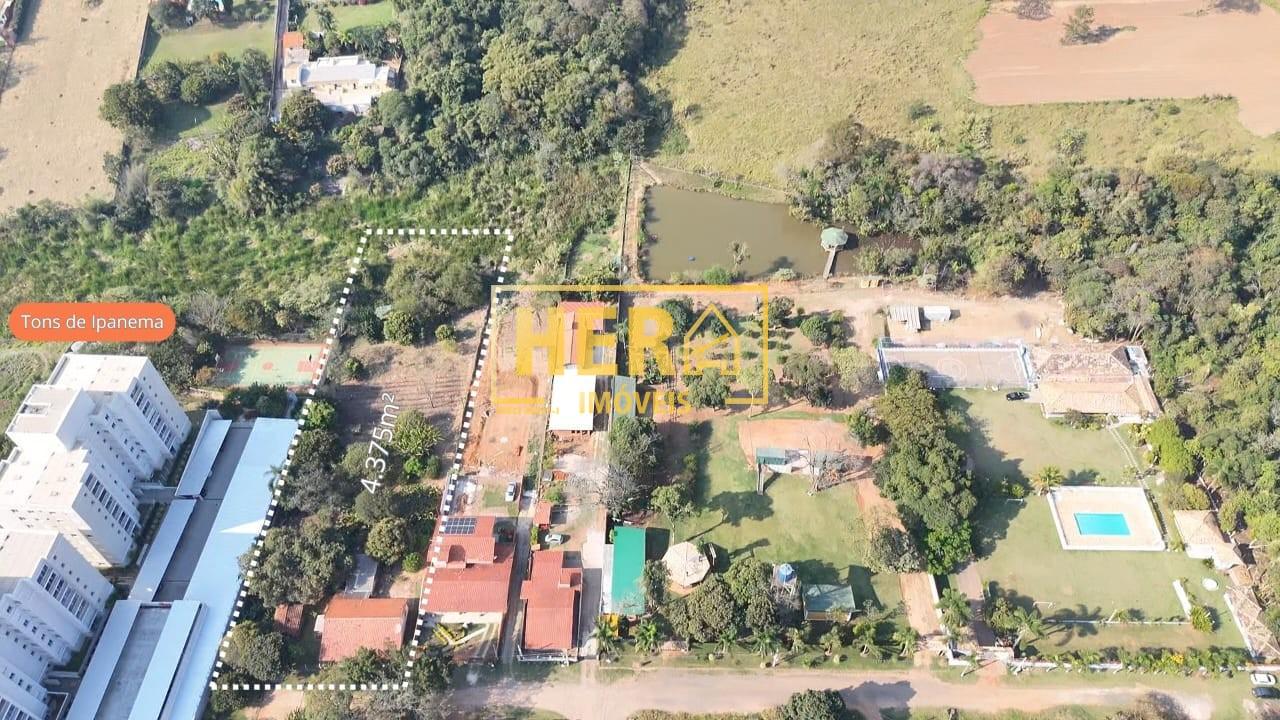 Chácara à venda com 2 quartos, 242m² - Foto 1