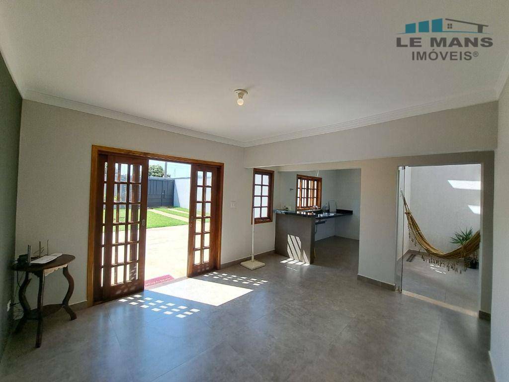 Casa à venda com 2 quartos, 75m² - Foto 1