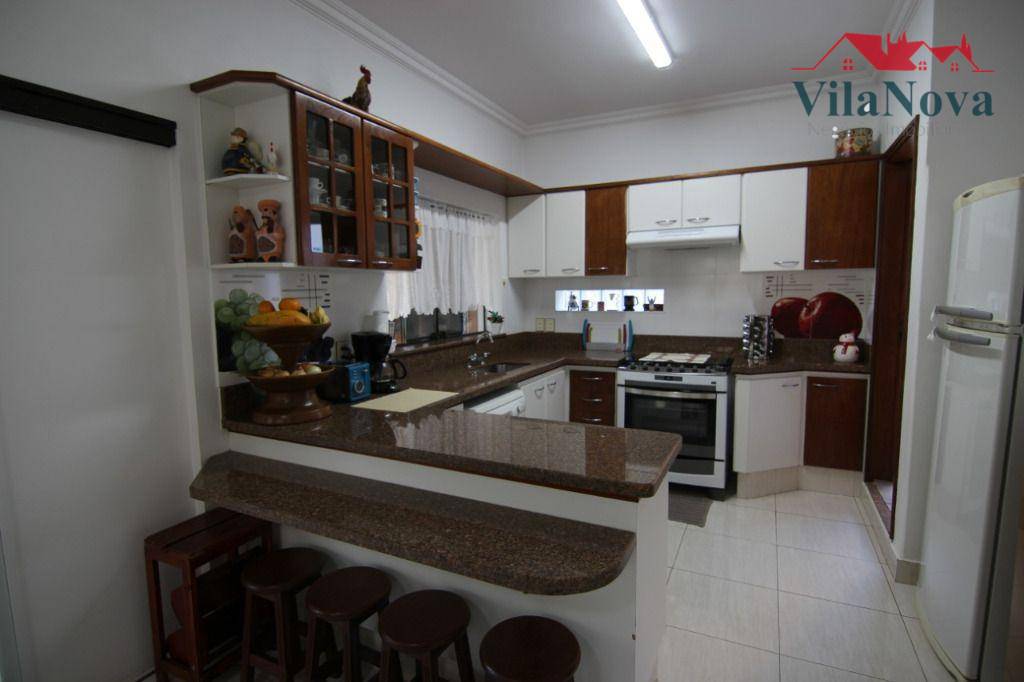 Casa à venda com 4 quartos, 229m² - Foto 7