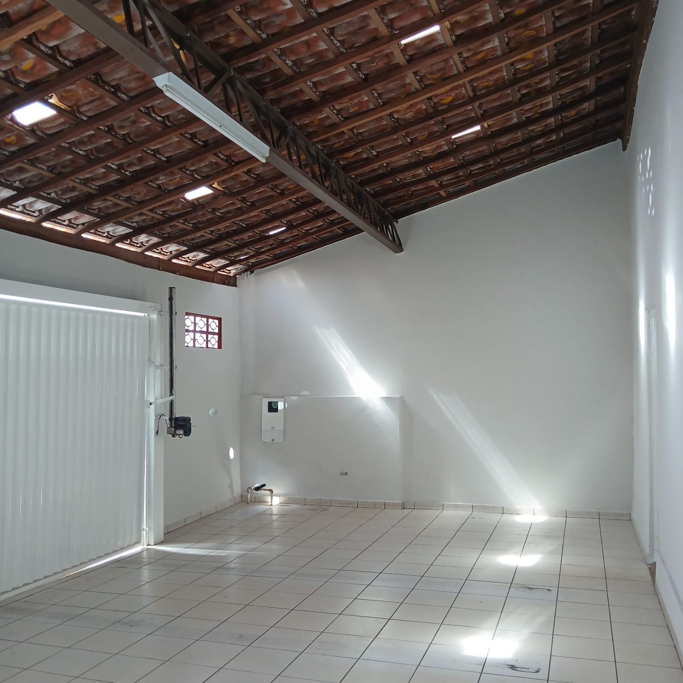 Casa à venda com 2 quartos, 300m² - Foto 3