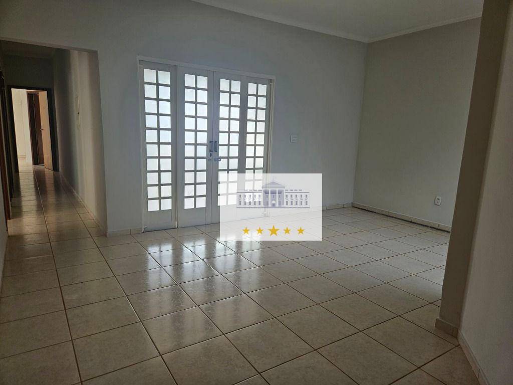 Casa à venda com 3 quartos, 210m² - Foto 4