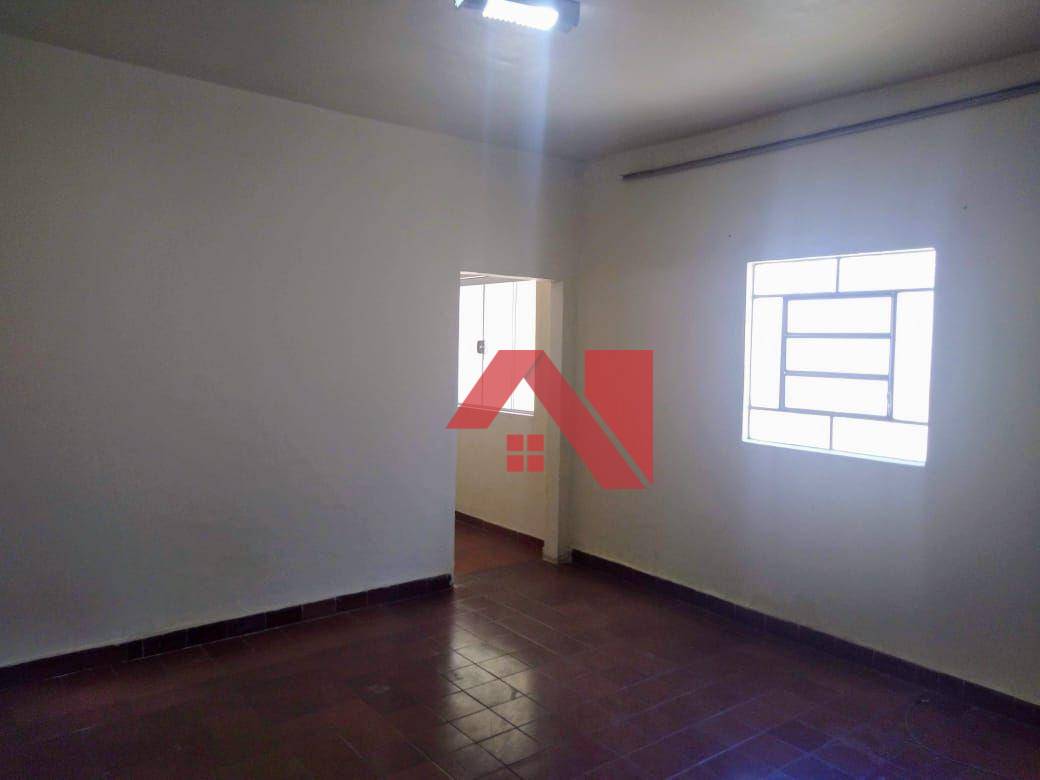 Casa para alugar com 6 quartos, 350m² - Foto 11