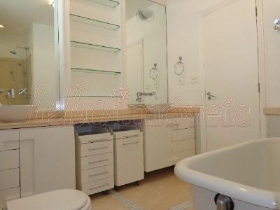 Apartamento para alugar com 3 quartos, 230m² - Foto 12