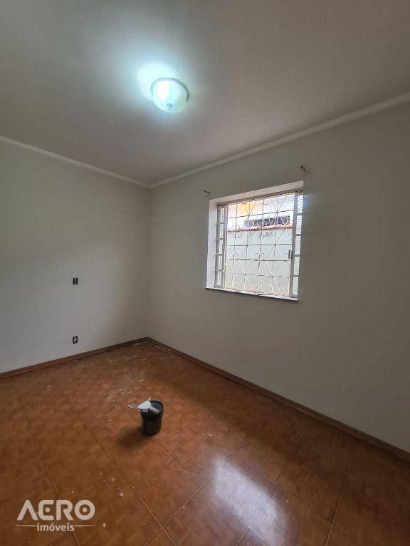 Casa à venda com 3 quartos, 380m² - Foto 15