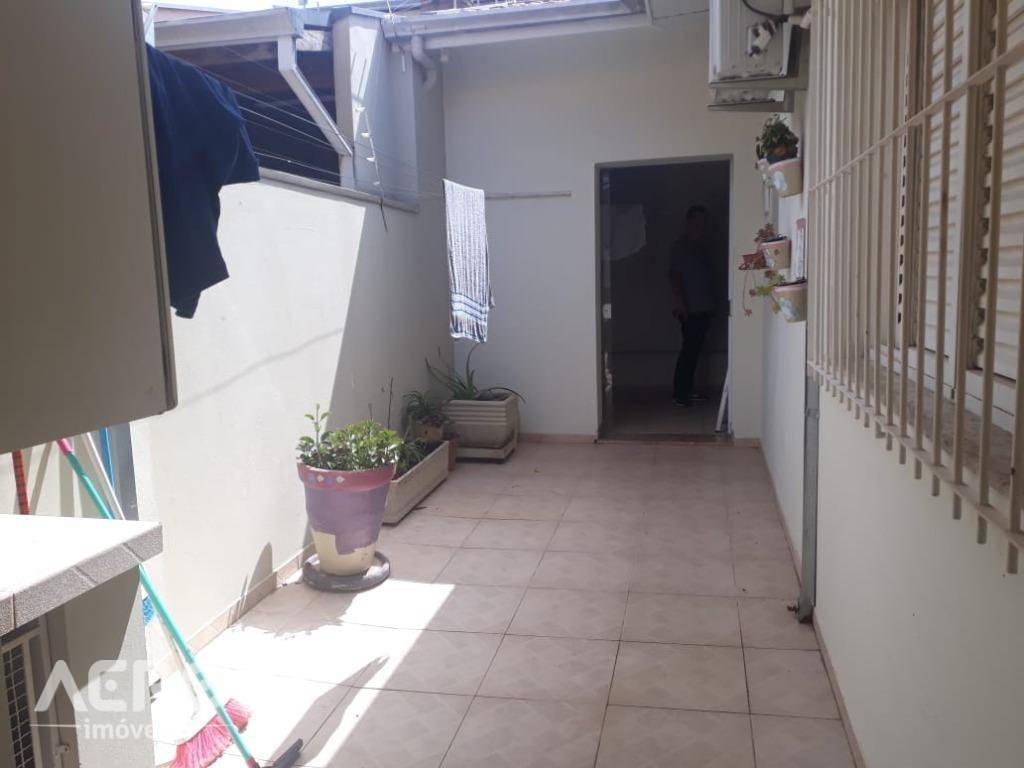 Casa à venda com 3 quartos, 200m² - Foto 11