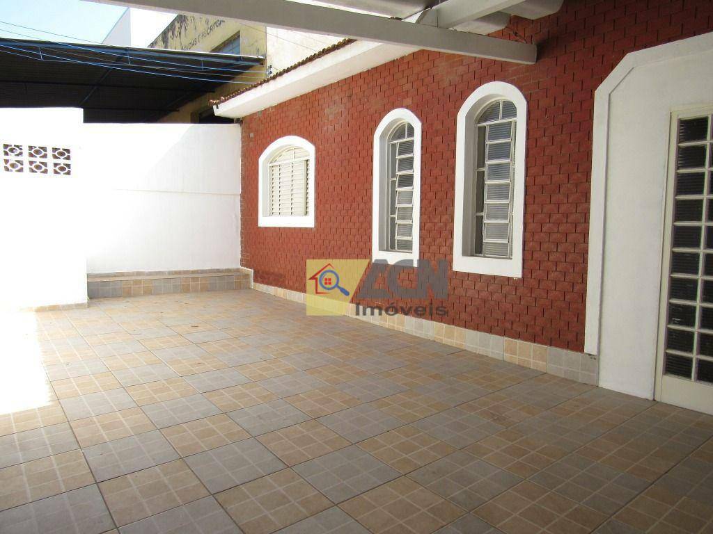 Casa para alugar com 4 quartos, 182m² - Foto 2