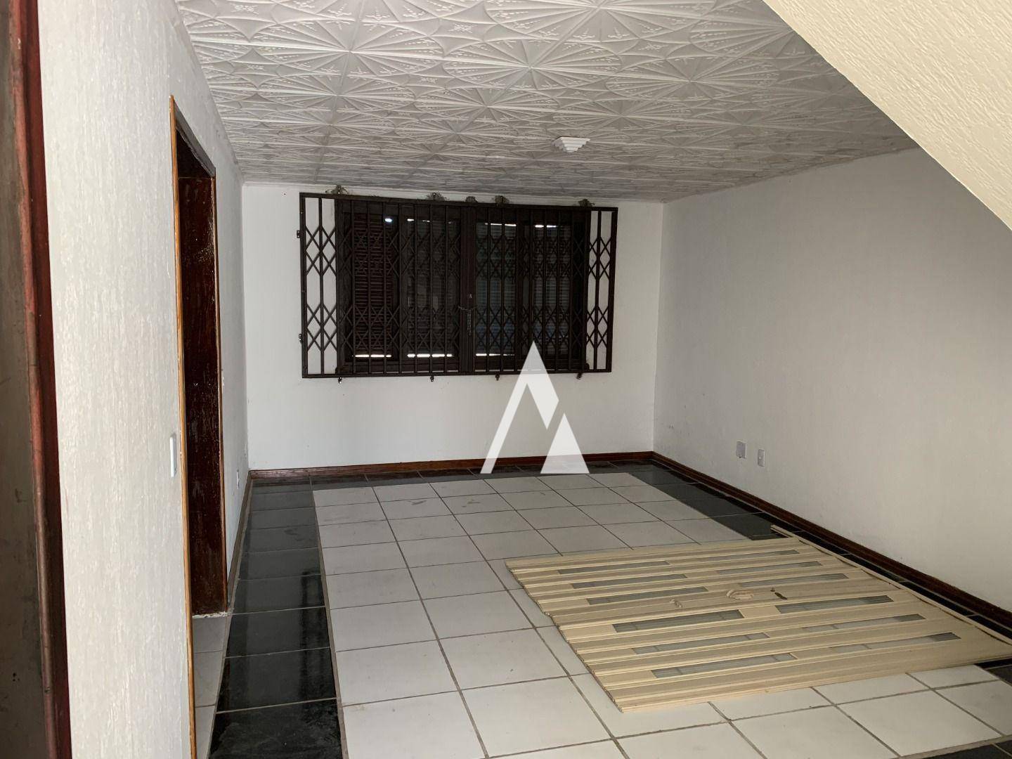 Casa à venda com 3 quartos, 206m² - Foto 8