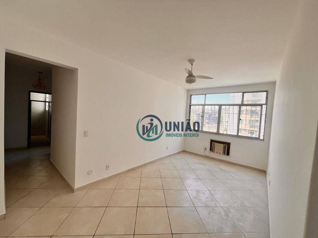 Apartamento à venda com 2 quartos, 70m² - Foto 2