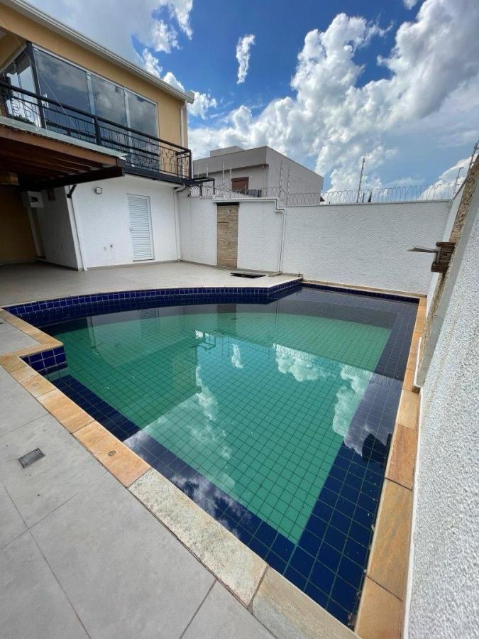 Casa à venda com 3 quartos, 357m² - Foto 1