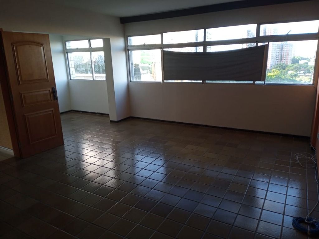 Apartamento à venda com 3 quartos, 135m² - Foto 3