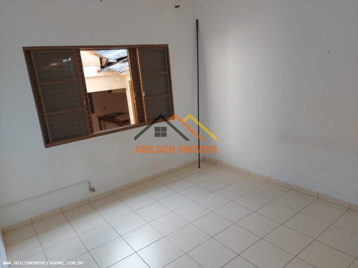 Casa à venda com 3 quartos, 242m² - Foto 4