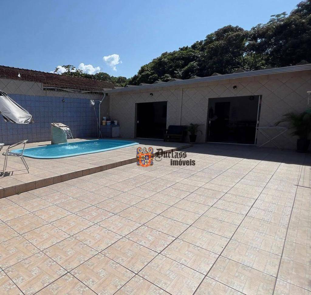 Casa à venda com 2 quartos, 100m² - Foto 1