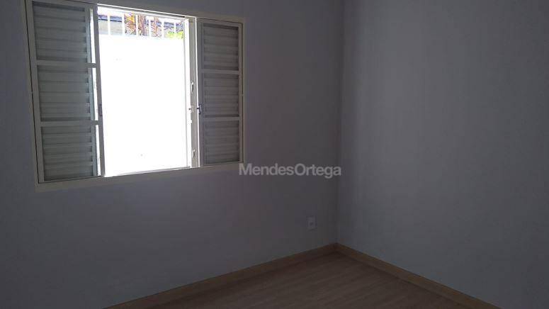 Casa à venda com 3 quartos, 200m² - Foto 11