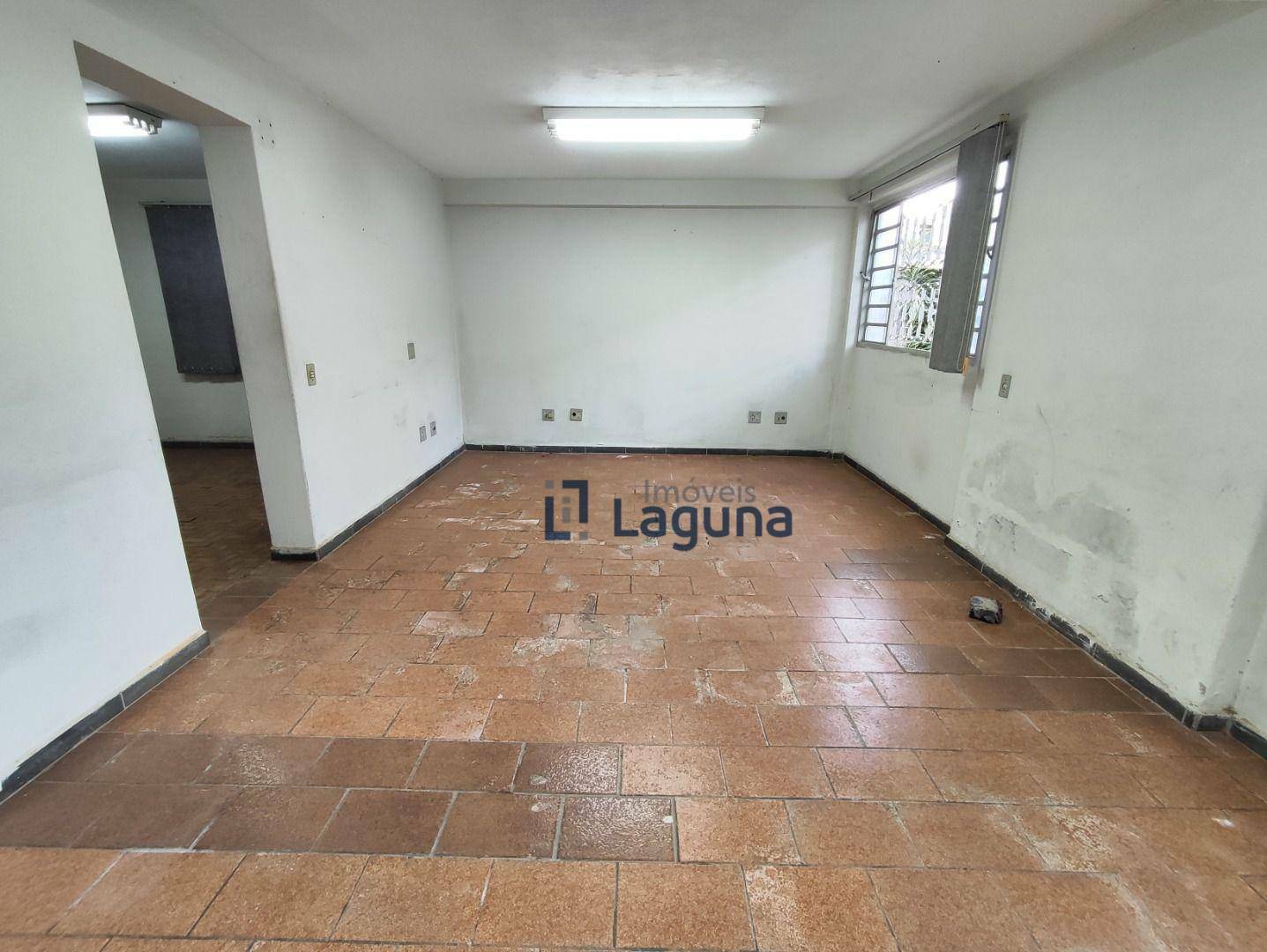 Casa para alugar com 3 quartos, 285m² - Foto 76