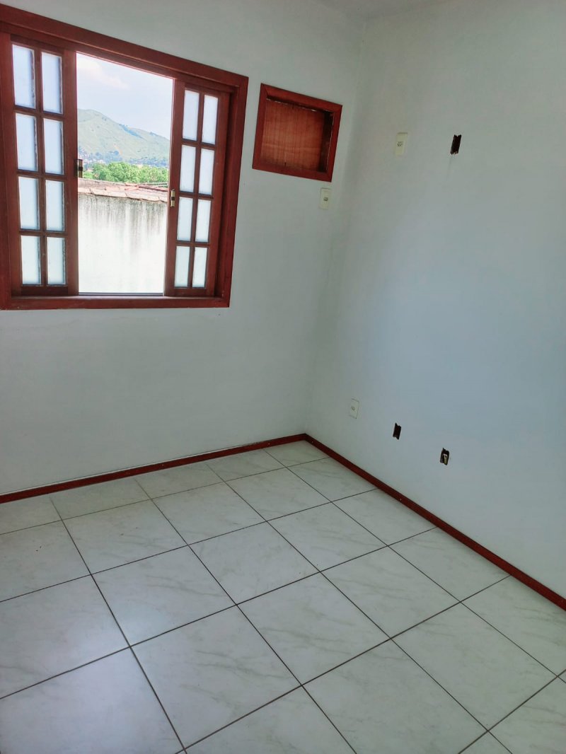 Casa à venda com 2 quartos, 68m² - Foto 13