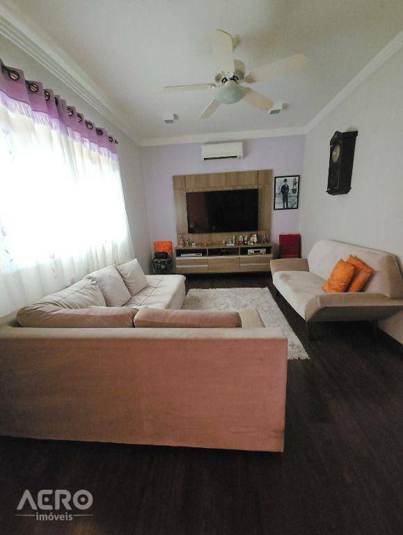 Casa à venda com 3 quartos, 160m² - Foto 2