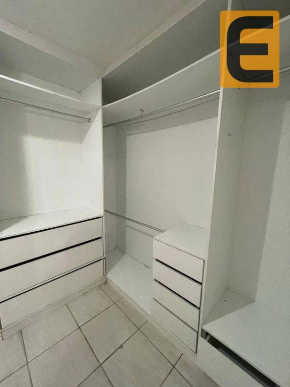 Casa à venda com 3 quartos, 226m² - Foto 13