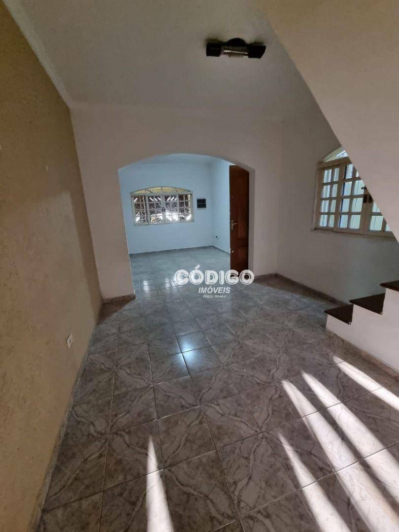 Sobrado para alugar com 3 quartos, 300m² - Foto 1