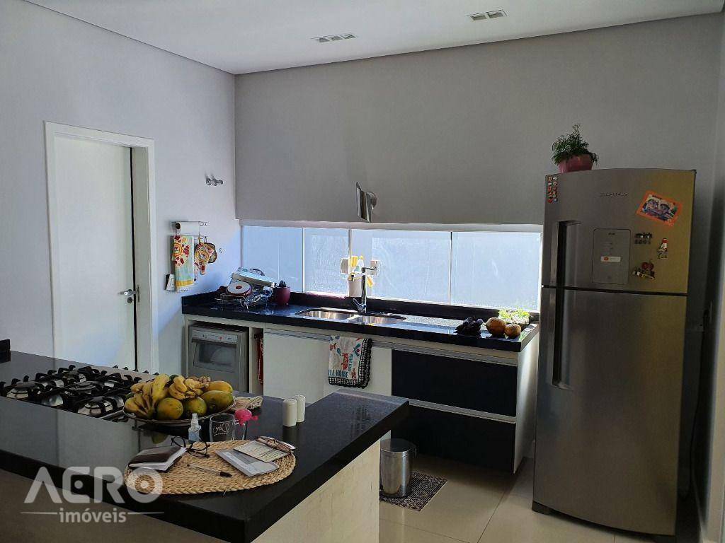 Casa de Condomínio à venda com 3 quartos, 210m² - Foto 10