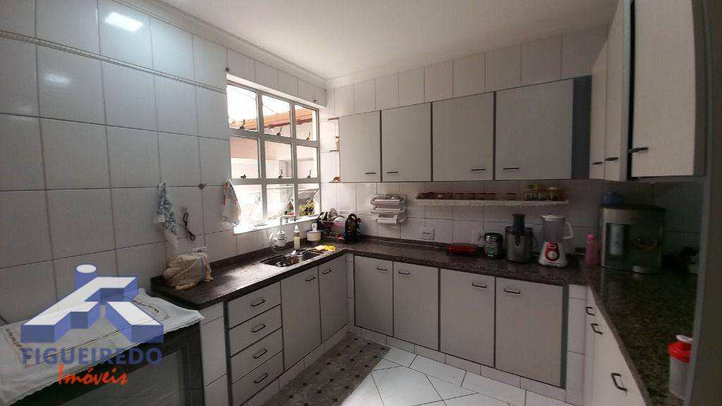 Casa à venda com 4 quartos, 305m² - Foto 22