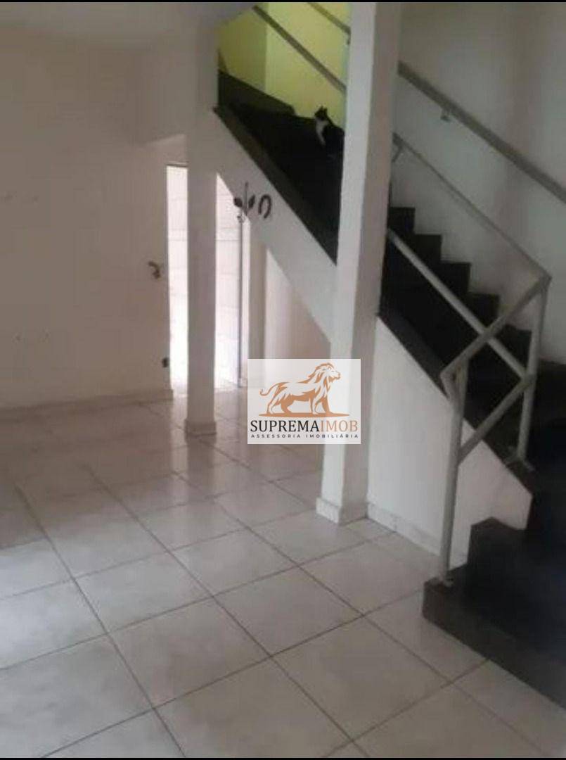 Casa à venda com 4 quartos, 180m² - Foto 1