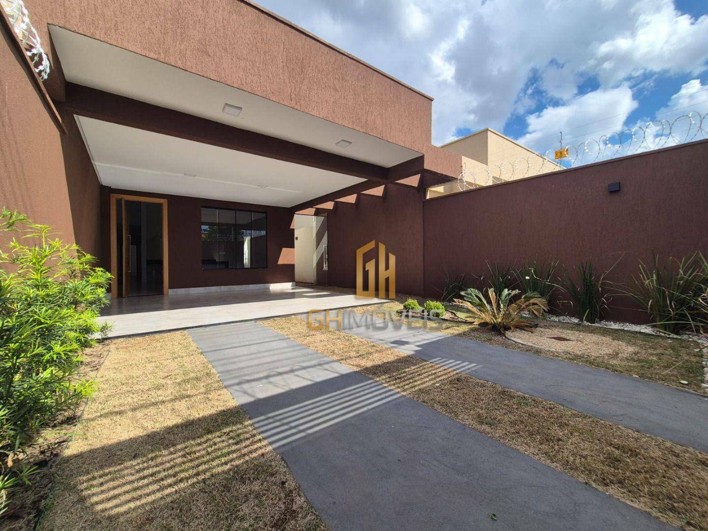 Casa à venda com 3 quartos, 136m² - Foto 1