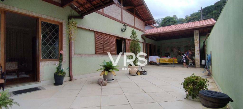 Casa à venda com 3 quartos, 226m² - Foto 4
