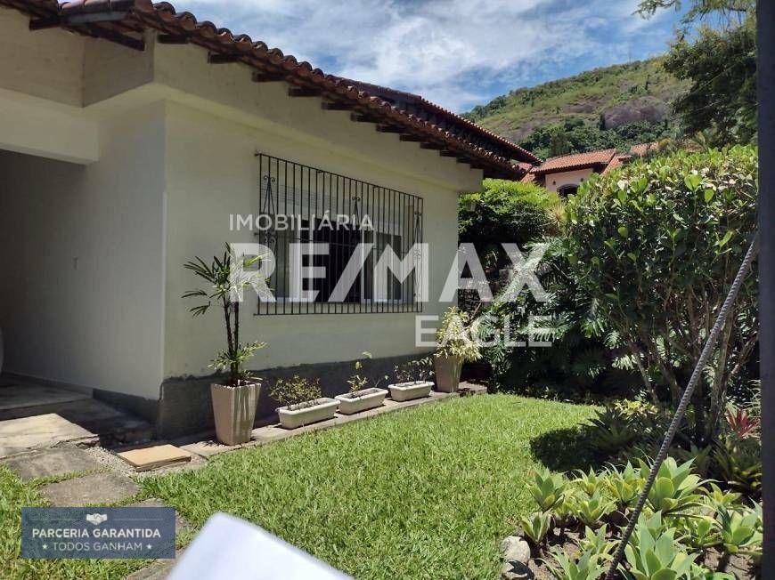 Casa à venda com 3 quartos, 220m² - Foto 1