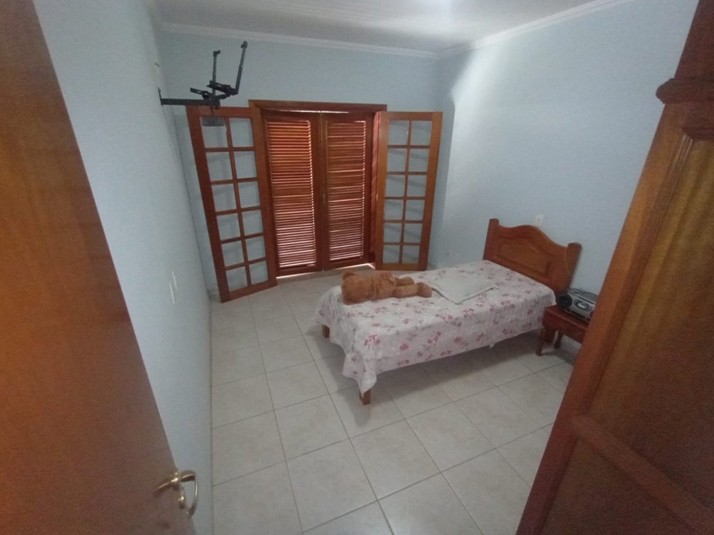 Casa para alugar com 4 quartos, 300m² - Foto 2