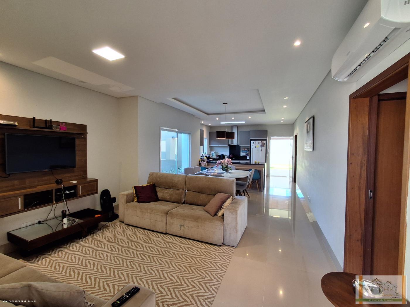 Casa à venda com 3 quartos, 360m² - Foto 1