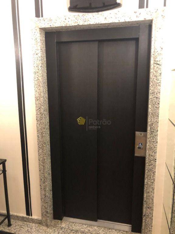 Apartamento à venda com 3 quartos, 156m² - Foto 2