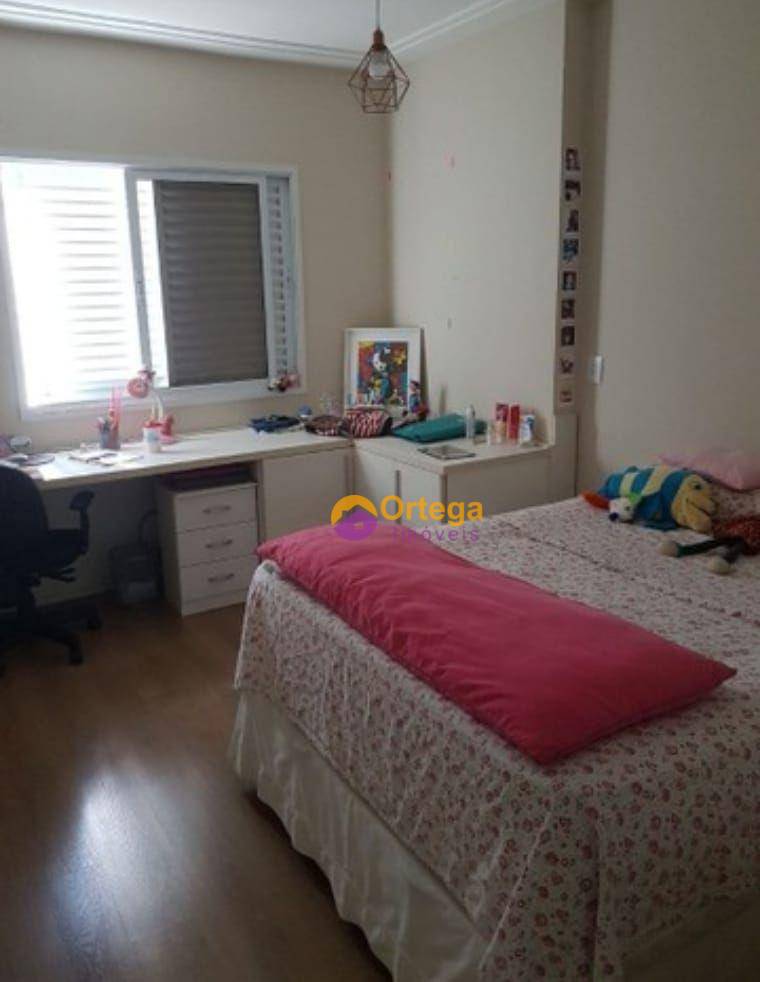 Apartamento à venda com 3 quartos, 180m² - Foto 2