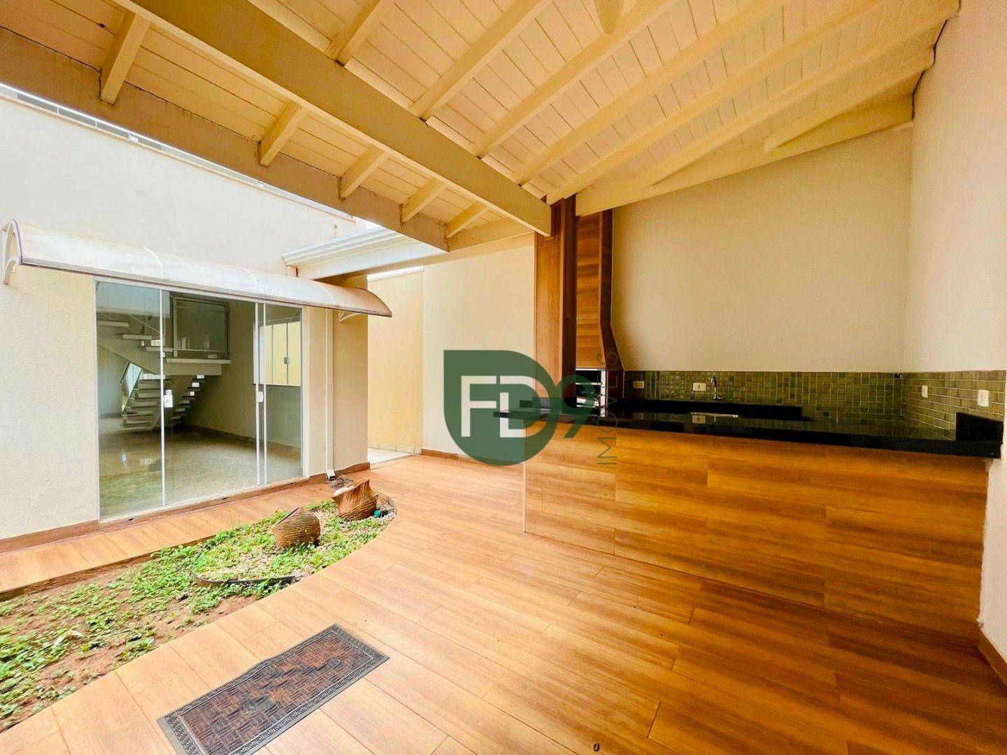 Casa à venda com 3 quartos, 257m² - Foto 3