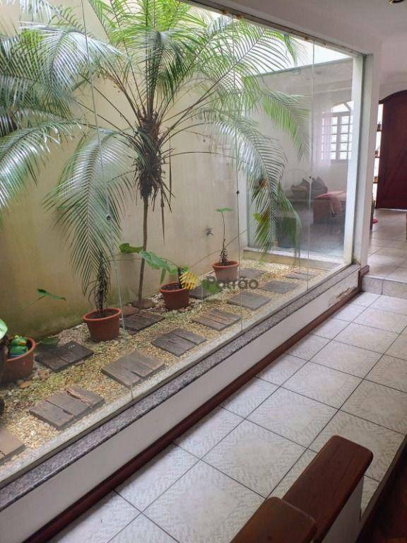 Sobrado à venda com 3 quartos, 225m² - Foto 1