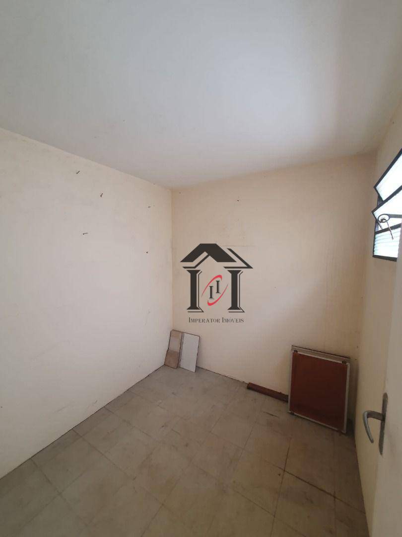 Casa à venda com 3 quartos, 195m² - Foto 1