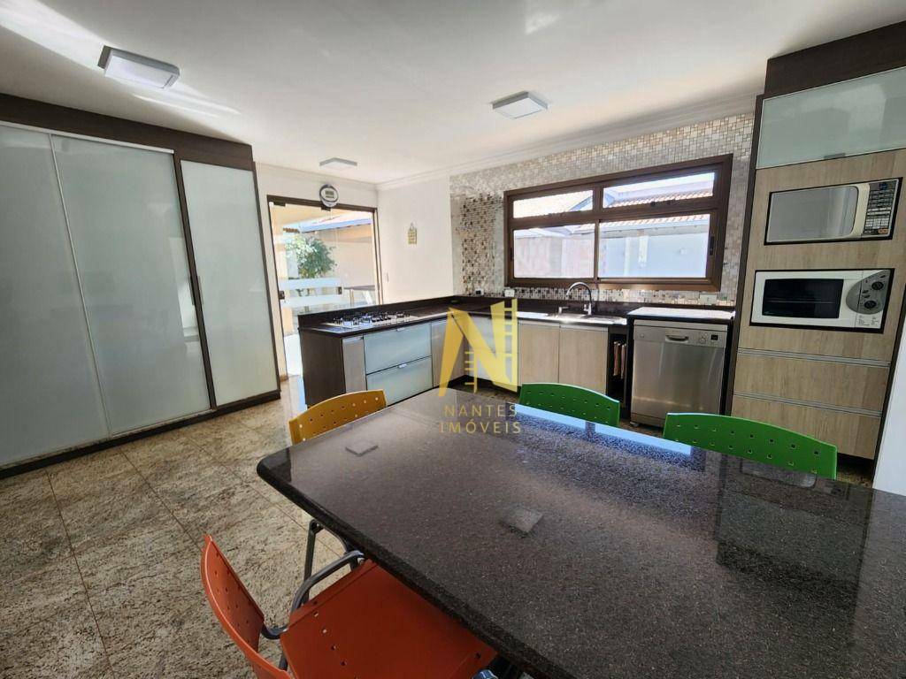 Casa à venda com 3 quartos, 320m² - Foto 14