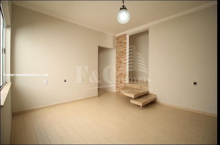 Casa à venda com 3 quartos, 250m² - Foto 2