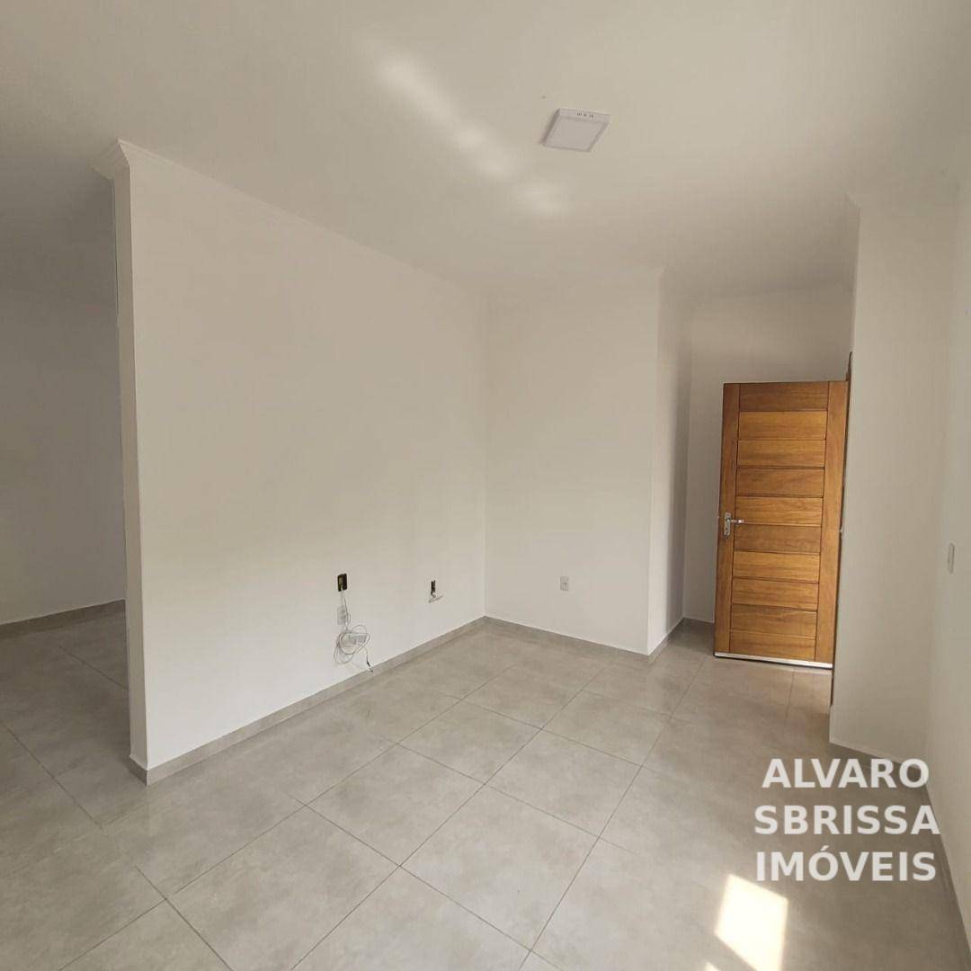 Casa à venda com 3 quartos, 114m² - Foto 2