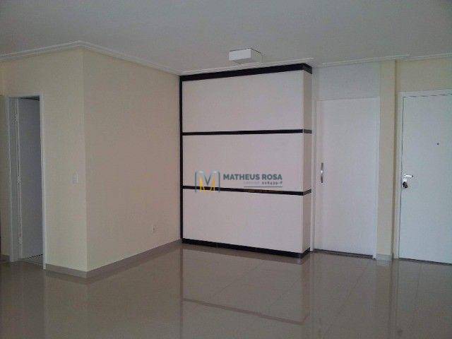 Apartamento à venda com 3 quartos, 99m² - Foto 4