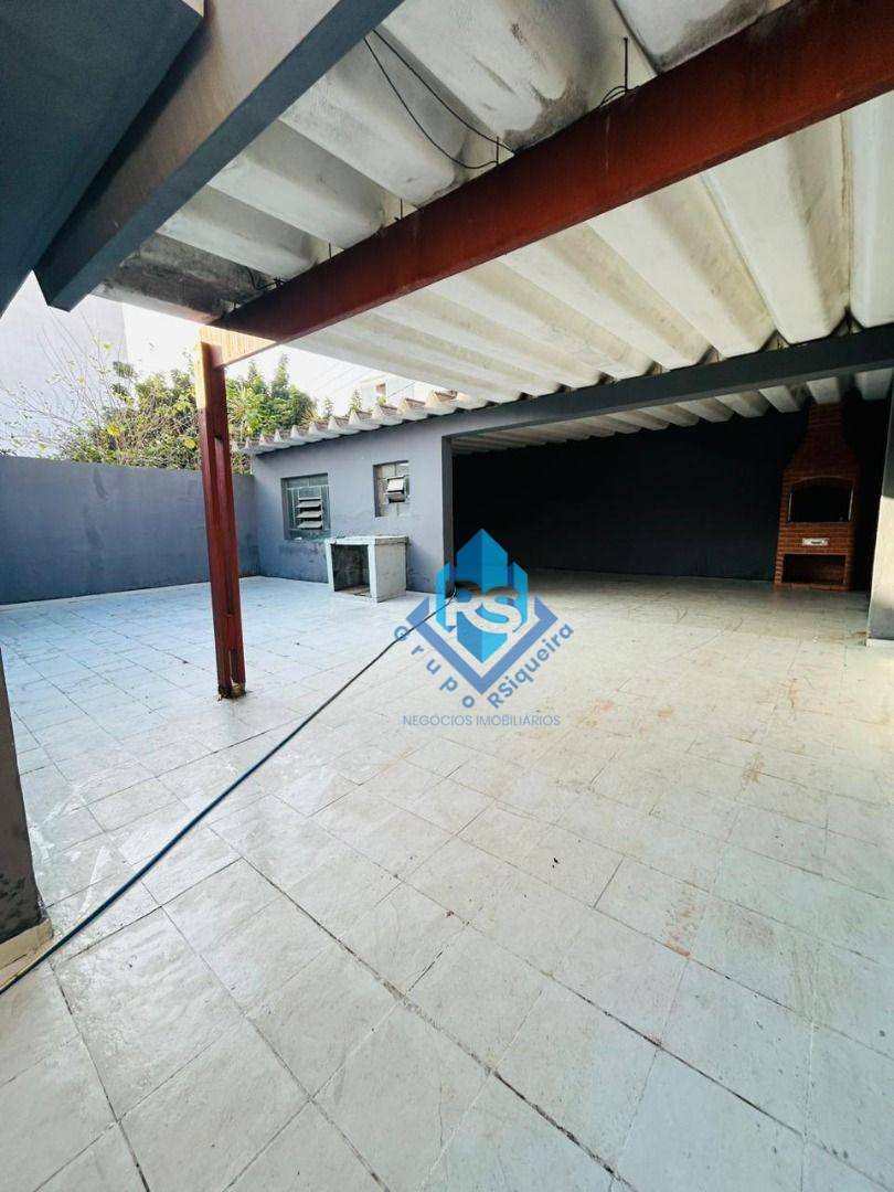 Casa para alugar com 3 quartos, 185m² - Foto 1