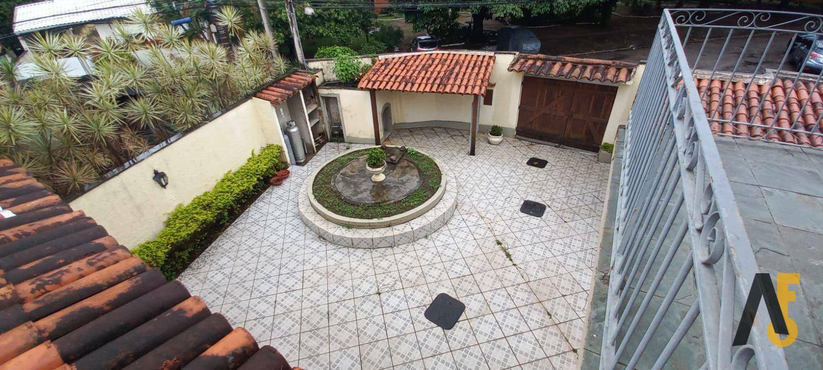 Casa de Condomínio à venda com 4 quartos, 350m² - Foto 3