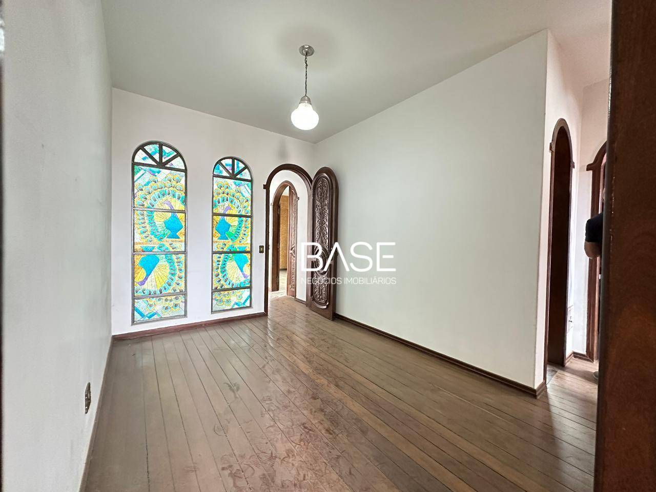 Casa, 5 quartos, 358 m² - Foto 1