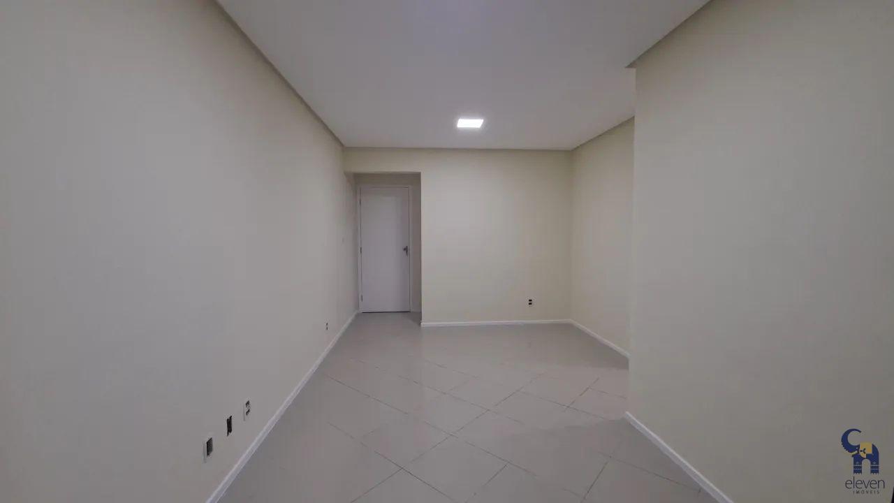 Apartamento à venda com 3 quartos, 77m² - Foto 4