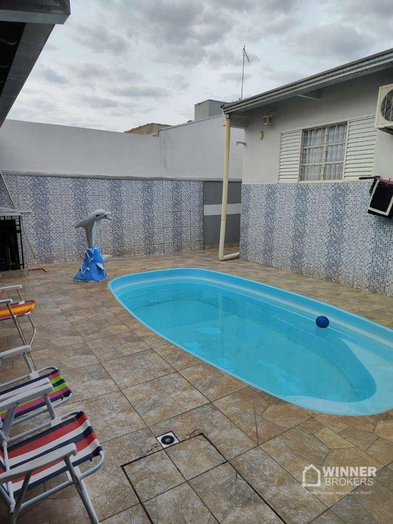 Casa à venda com 4 quartos, 160m² - Foto 1