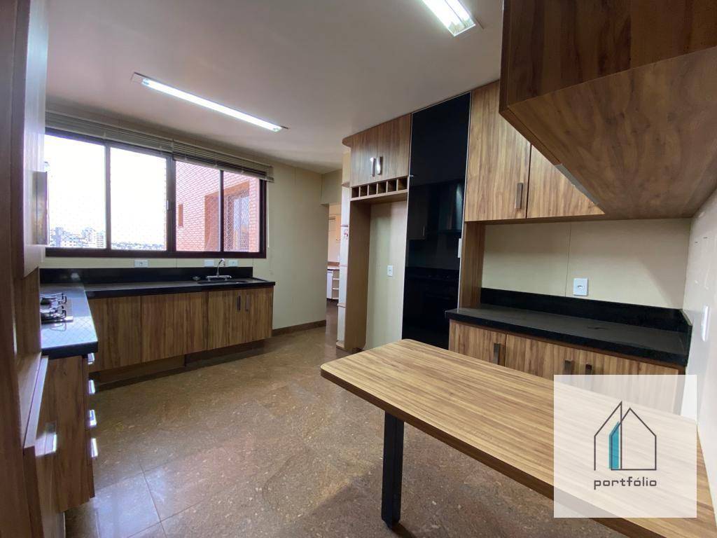 Apartamento à venda com 3 quartos, 220m² - Foto 8