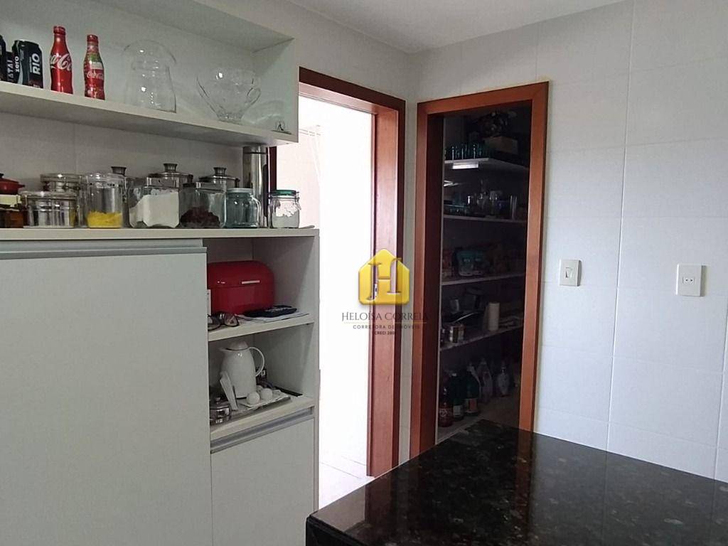 Apartamento para alugar com 3 quartos, 183m² - Foto 17