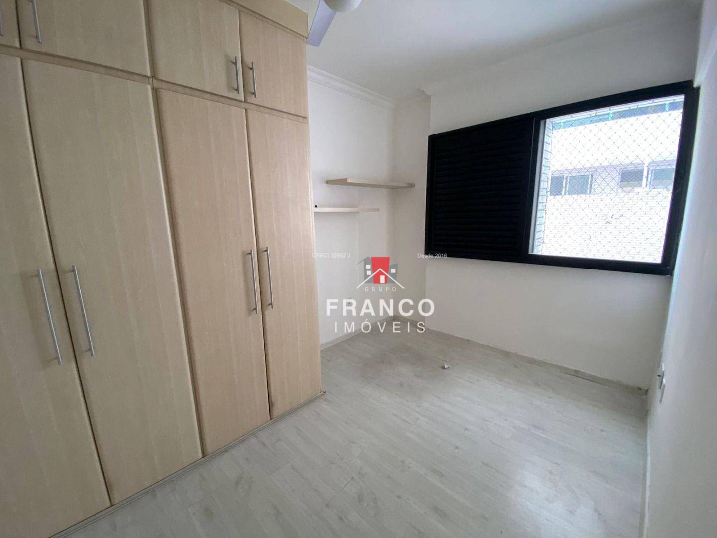 Apartamento à venda com 2 quartos, 75m² - Foto 20