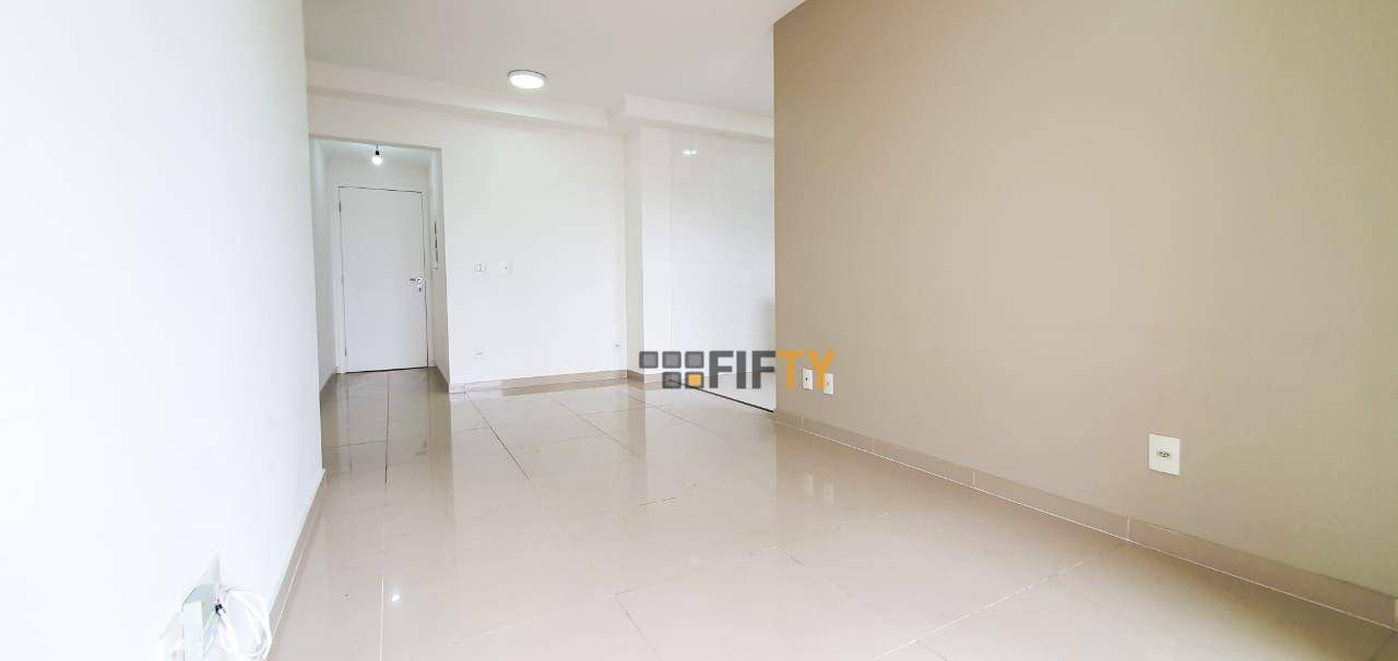 Apartamento à venda com 2 quartos, 66m² - Foto 2