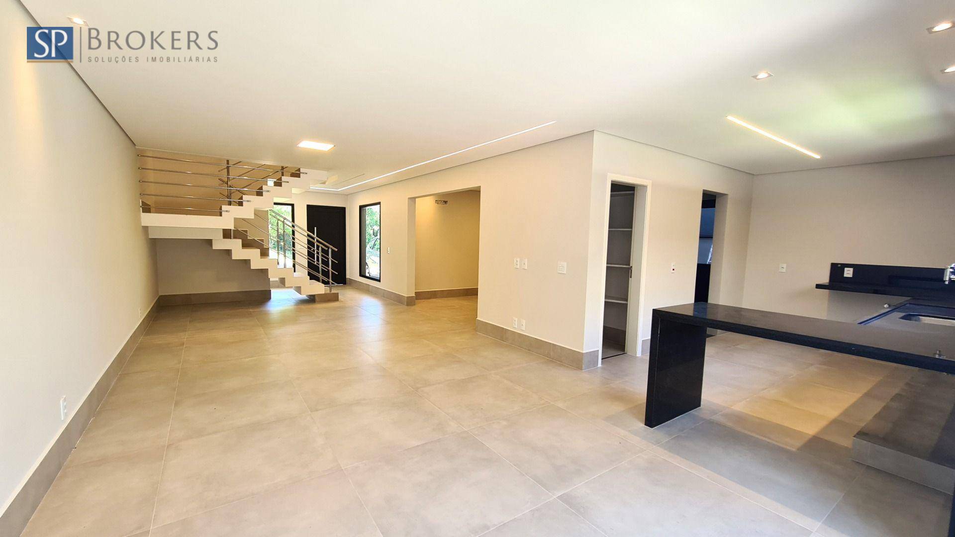 Casa de Condomínio à venda com 4 quartos, 245m² - Foto 1